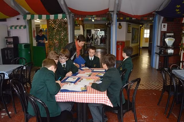 Những quốc gia nào cũng khai giảng vào khoảng đầu tháng 9 như Việt Nam? - 3