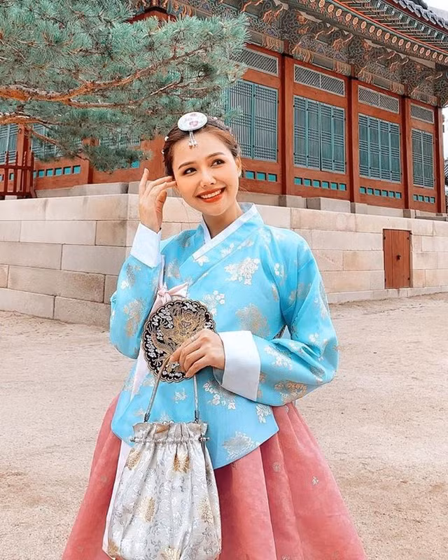 Dàn hot girl U30 còn độc thân, sở hữu vẻ ngoài ‘hack tuổi’ - Ảnh 10.