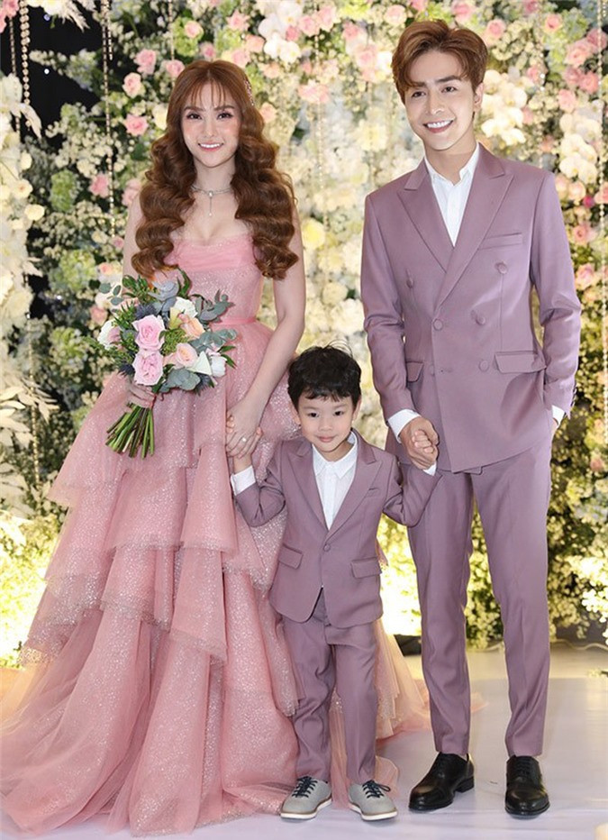 Sau scandal đánh con của chồng trẻ, Thu Thủy tái xuất lạ lẫm - Hình 2 Sau scandal danh con cua chong tre, Thu Thuy tai xuat la lam-Hinh-2