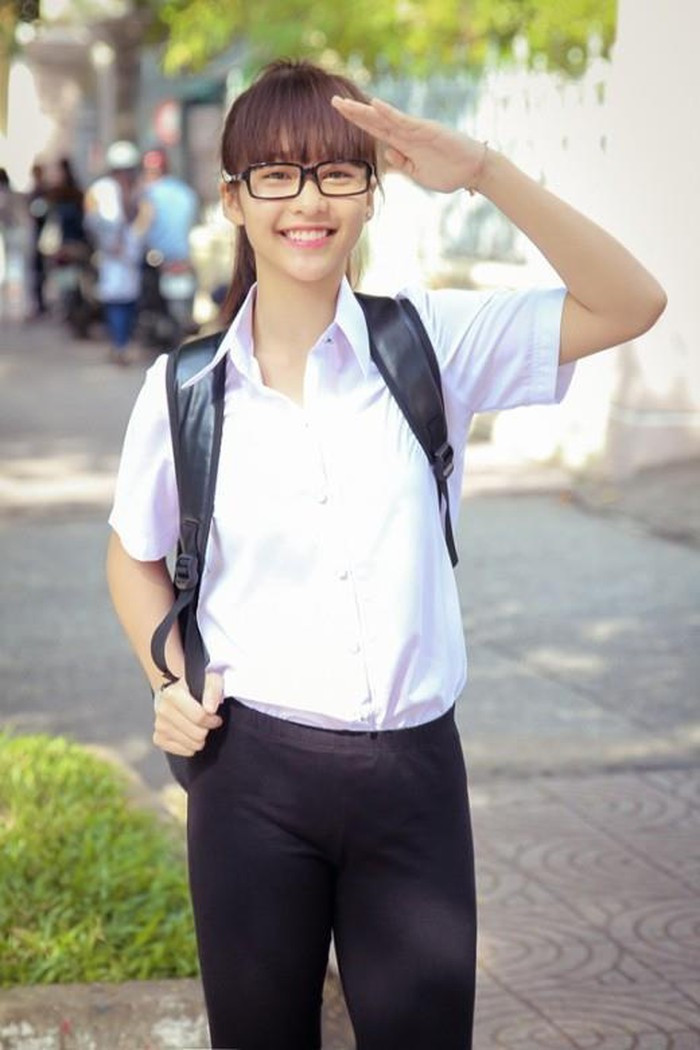 Hé lộ hình ảnh Sơn Tùng cá tính, Kỳ Duyên diện đồ đơn giản thời đi học ảnh 9 Hé lộ hình ảnh Sơn Tùng cá tính, Kỳ Duyên diện đồ đơn giản thời đi học ảnh 9