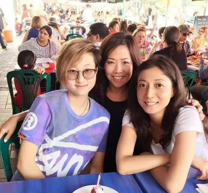 Con gái Thành Long hốc hác ở tuổi 20 vì mưu sinh ảnh 1