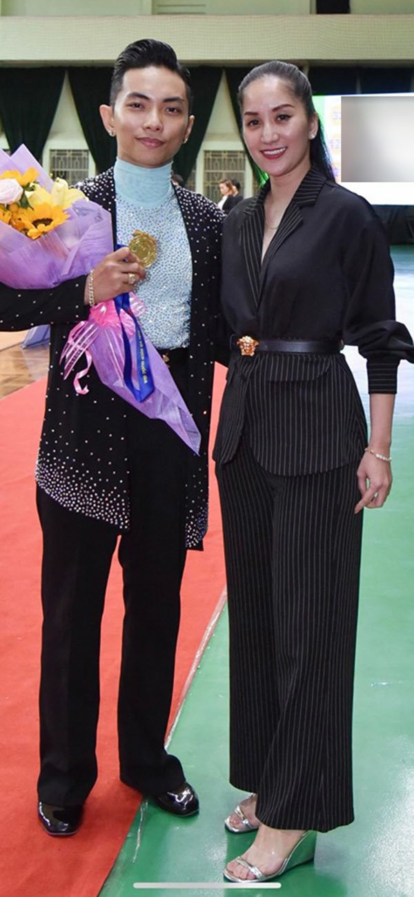 Vẫn rất xinh đẹp, nhưng tuổi thật của Khánh Thi đã bị “tố” rõ bởi chi tiết này ảnh 1 van rat xinh dep, nhung tuoi that cua khanh thi da bi “to” ro boi chi tiet nay - 3