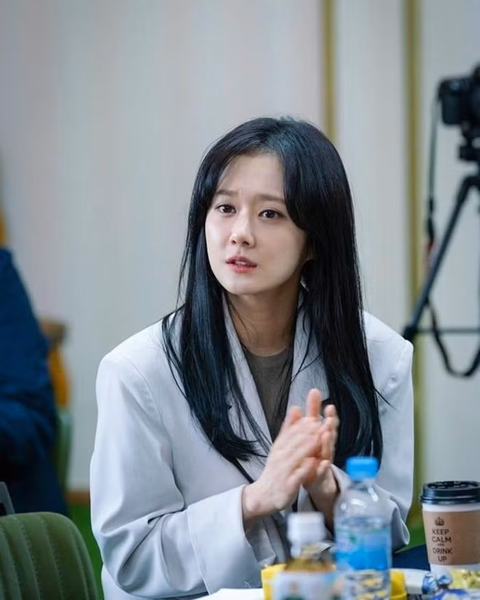 Ngỡ ngàng nhan sắc như thiếu nữ ở tuổi U40 của Jang Nara ảnh 1