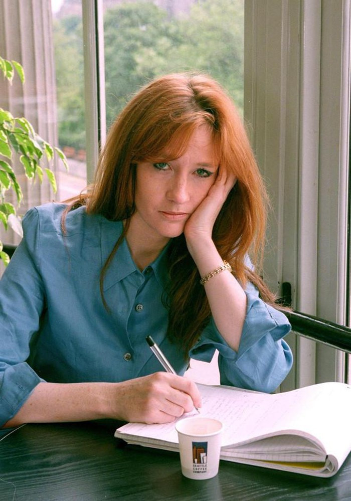 Tuổi trẻ bế tắc, ly hôn, nghèo, thất nghiệp của tác giả Harry Potter ảnh 1 Tuổi trẻ bế tắc, ly hôn, nghèo, thất nghiệp của tác giả Harry Potter ảnh 1