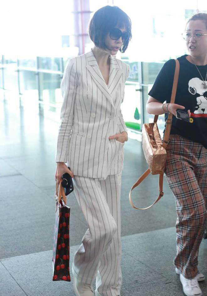 “Bộ xương di động” Trung Quốc bất ngờ tái xuất với thân hình gây choáng ảnh 3 "bo xuong di dong" trung quoc nam nao bat ngo tai xuat voi than hinh gay choang - 4