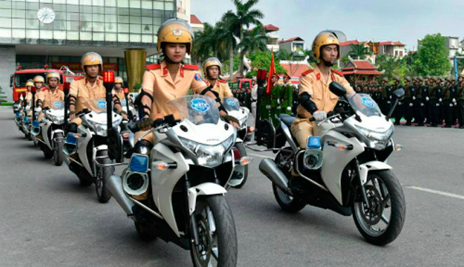 Phạm Hồng Thủy dẫn đầu đoàn diễu hành. Phạm Hồng Thủy dẫn đầu đoàn diễu hành. Ảnh: NVCC