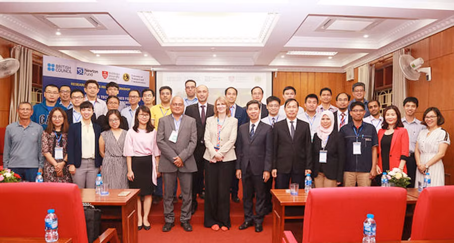 Các đại biểu tại lễ khai mạc hội thảo