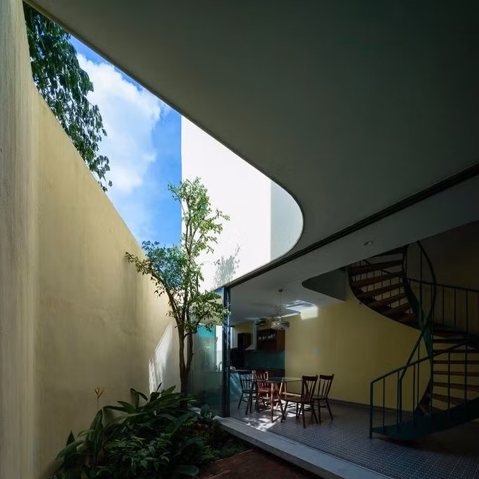 Ngôi nhà Sài Gòn sửa xong gia chủ không nhận ra