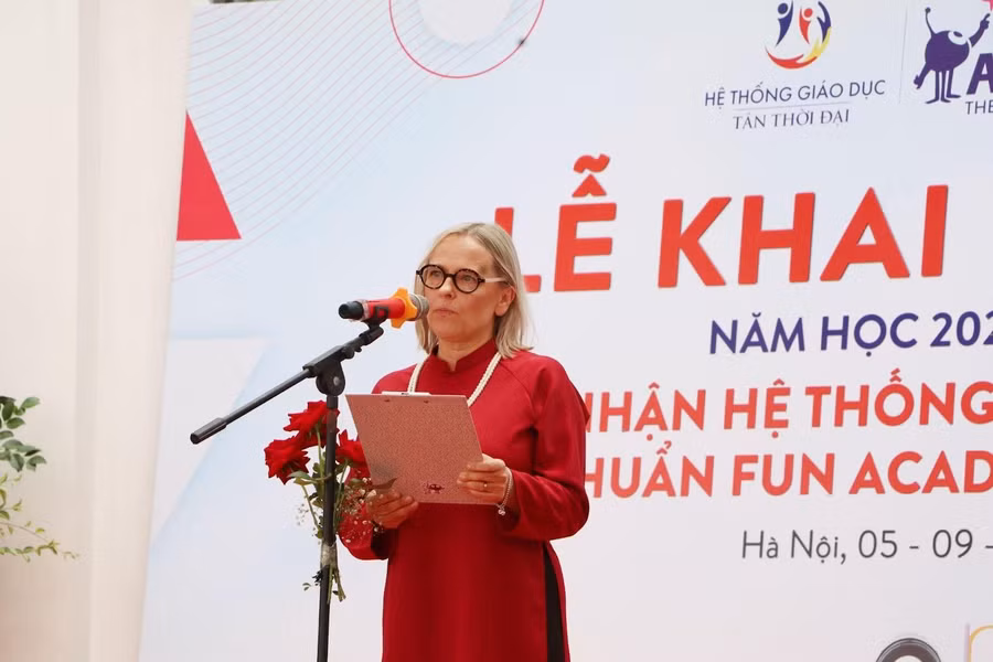 TS. Sanna Lukander phát biểu tại buổi lễ