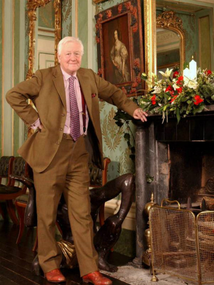 Nam tướcBenjamin Slade từng hứa sẽ cho người phụ nữ đủ tiêu chuẩn làm vợ mình 50.000 bảng mỗi năm tiền "tiêu vặt" và nay còn treo thêm giải thưởng là cho cô được thoải mái sử dụng thẻ tín dụng của ông. Nam tướcBenjamin Slade từng hứa sẽ cho người phụ nữ đủ tiêu chuẩn làm vợ mình 50.000 bảng mỗi năm tiền tiêu vặt và nay còn treo thêm giải thưởng là cho cô được thoải mái sử dụng thẻ tín dụng của ông. Ảnh:Independent.