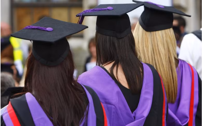 Nước Anh ” thừa thầy, thiếu thợ“