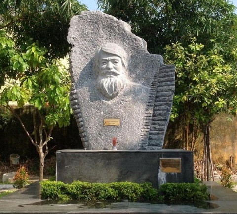 Tượng Kazimierz Kwiatkowski được đặt ở Hội An Tượng Kazimierz Kwiatkowski được đặt ở Hội An