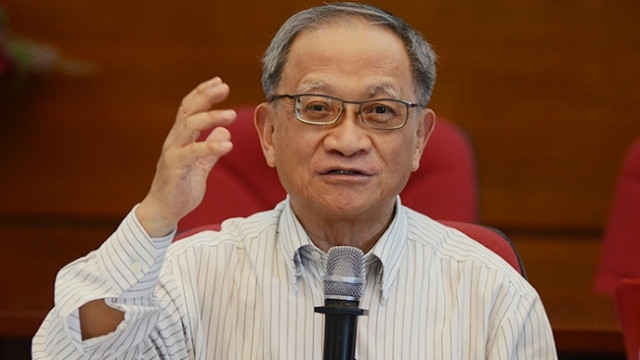 Chuyên gia kinh tế Lê Đăng Doanh: “Tôi cũng đang rất muốn biết. Kết quả các kiến nghị sau giám sát ra sao? Với giám sát triển khai như thế thì đã giảm được lãng phí chưa? Giảm lạm dụng quyền lực chưa?” (ảnh: Ban Kinh tế Trung ương) Chuyên gia kinh tế Lê Đăng Doanh: “Tôi cũng đang rất muốn biết. Kết quả các kiến nghị sau giám sát ra sao? Với giám sát triển khai như thế thì đã giảm được lãng phí chưa? Giảm lạm dụng quyền lực chưa?” (ảnh: Ban Kinh tế Trung ương)