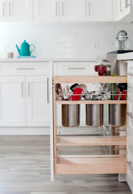 Thay vì một khay đựng muôi thìa đũa, bạn hãy lắp3 khay đựng, và việc tìm kiếm chỉ trong nháy mắt. Thay vì một khay đựng muôi thìa đũa, bạn hãy lắp3 khay đựng, và việc tìm kiếm chỉ trong nháy mắt.