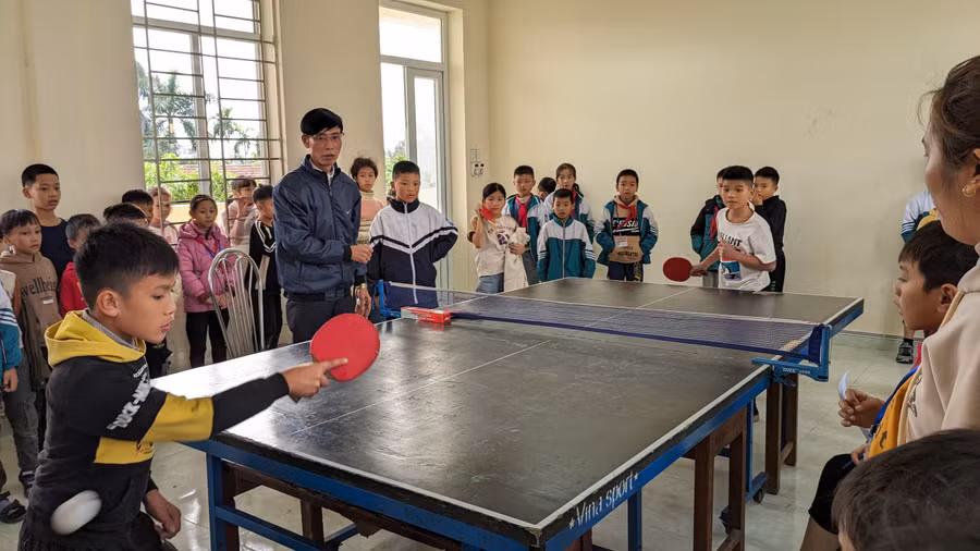 Bóng bàn cũng là lựa chọn của nhiều học sinh.