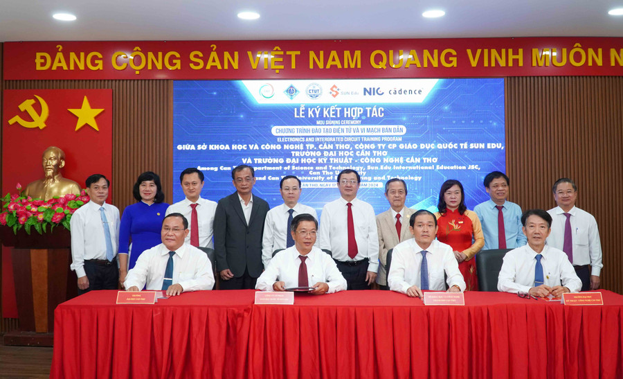 Lễ ký kết hợp tác giữa 4 đơn vị. Lễ ký kết hợp tác giữa 4 đơn vị.