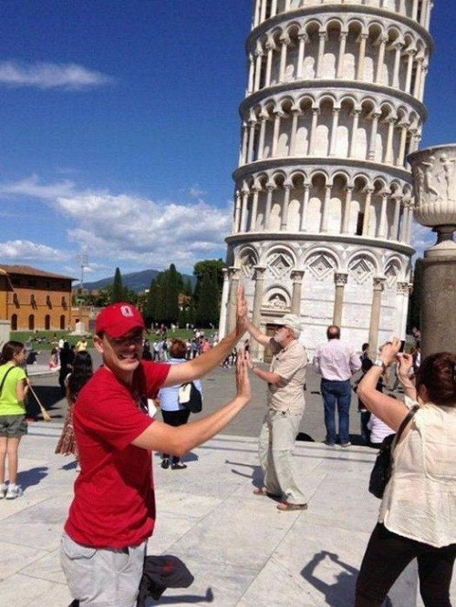 Cú đập tay tình cờ.