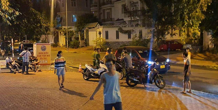 Công an có mặt từ khuya 24/2. Công an có mặt từ khuya 24/2.