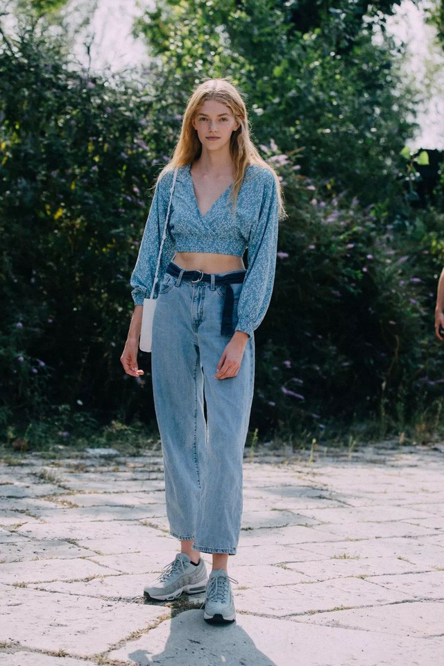 3 mẫu quần jeans bạn nên tậu gấp trước mùa lạnh này để luôn ghi điểm mặc đẹp - Ảnh 5. 3 mẫu quần jeans bạn nên tậu gấp trước mùa lạnh này để luôn ghi điểm mặc đẹp - Ảnh 5.