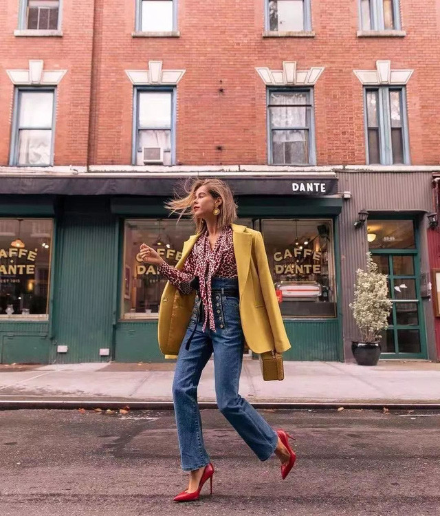 3 mẫu quần jeans bạn nên tậu gấp trước mùa lạnh này để luôn ghi điểm mặc đẹp - Ảnh 10. 3 mẫu quần jeans bạn nên tậu gấp trước mùa lạnh này để luôn ghi điểm mặc đẹp - Ảnh 10.