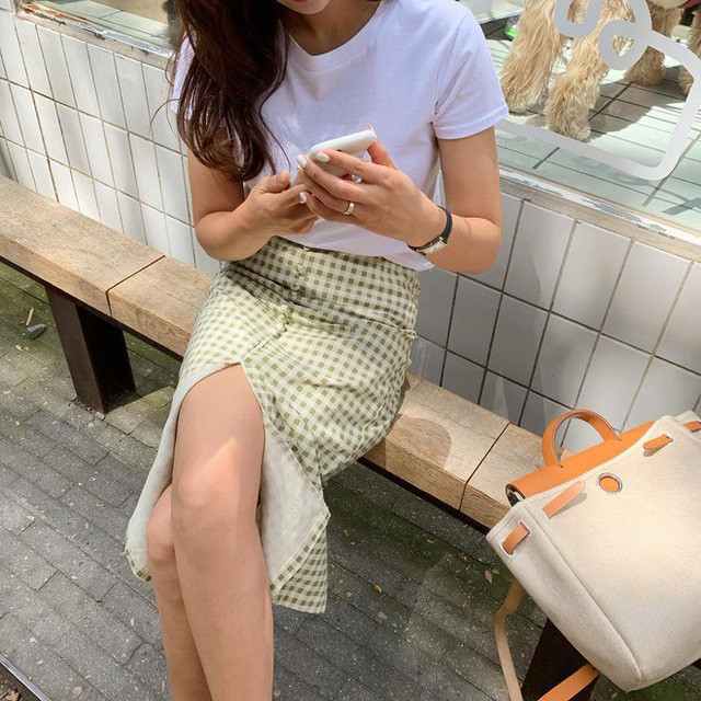8 công thức mix đồ với chân váy dài giúp bạn lên hương phong cách, ngày nào cũng được khen mặc đẹp - Ảnh 4. 8 công thức mix đồ với chân váy dài giúp bạn lên hương phong cách, ngày nào cũng được khen mặc đẹp - Ảnh 4.