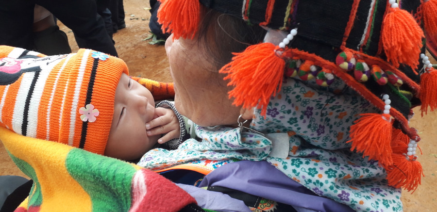 Ngày Tết như thời gian để đồng bào quên đi mệt mỏi sau một năm lao động cực nhọc trên lưng đồi, sườn núi, mây mù bao phủ