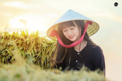 Nhân vật chính trong bộ ảnh này là Phạm Hương Trà (sinh năm 1999, Bắc Giang). Hiện tại, cô gái đang học lớp 11, trường THPT Dân tộc nội trú Bắc Giang. Nhân vật chính trong bộ ảnh này là Phạm Hương Trà (sinh năm 1999, Bắc Giang). Hiện tại, cô gái đang học lớp 11, trường THPT Dân tộc nội trú Bắc Giang.