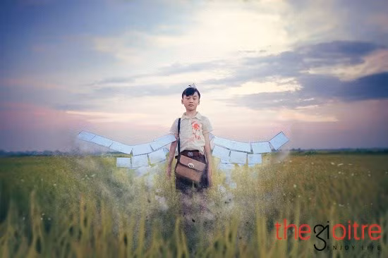 Được biết khung cảnh, đạo cụ trong bộ ảnh phải được thực hiện hơn 2 tuần trước khi bấm máy. May mắn cho ê-kíp là sau khi nhận thấy ý tưởng bộ ảnh hay và giàu tính nhân văn nên Akina kids đã tài trợ trang phục cho "Lượm". Được biết khung cảnh, đạo cụ trong bộ ảnh phải được thực hiện hơn 2 tuần trước khi bấm máy. May mắn cho ê-kíp là sau khi nhận thấy ý tưởng bộ ảnh hay và giàu tính nhân văn nên Akina kids đã tài trợ trang phục cho "Lượm".