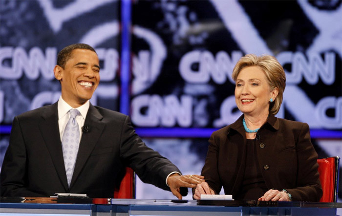 Obama, Hillary, Clinton, ôm hôn, ánh nhìn, nụ cười, thân thiện, bạn bè, ứng viên, Tổng thống, Mỹ