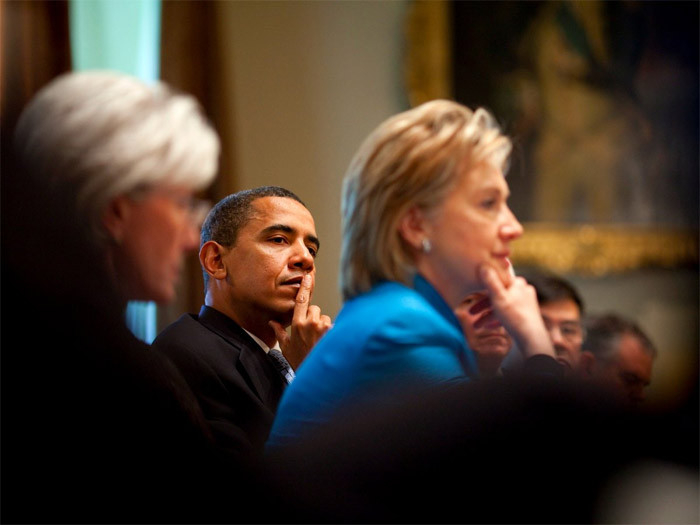 Obama, Hillary, Clinton, ôm hôn, ánh nhìn, nụ cười, thân thiện, bạn bè, ứng viên, Tổng thống, Mỹ