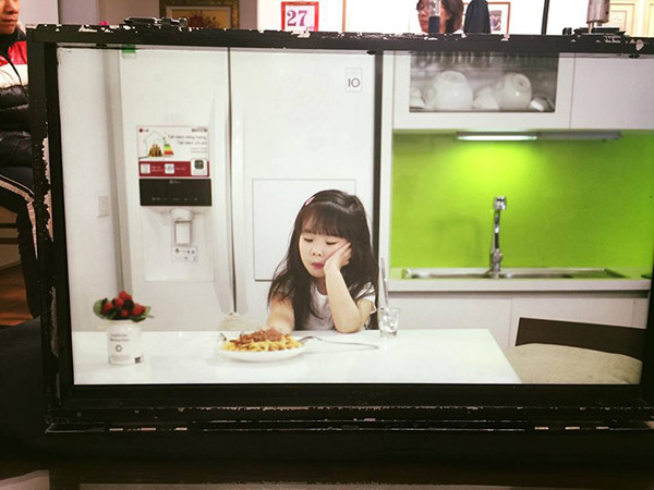 Ngoài việc đi diễn thời trang, chụp hình cho các nhãn hàng, Gia Linh còn có thành tích đáng nể khi góp mặt trong hàng loạt TVC quảng cáo. Cô nhóc luôn có những biểu cảm rất tự nhiên, đáng yêu trước ống kính. hot-girl-nhi-ha-thanh-5-tuoi-da-quen-mat-lam-nguoi-mau-4