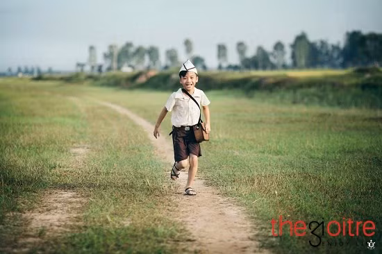 Buổi ghi hình cũng đọng lại nhiều cảm xúc và kỉ niệm thú vị. Anh Đỗ Xuân Bút bày tỏ: “Khi chụp rất nhiều người nhận ra “Lượm’ và cậu bé được mọi người xung quanh rất yêu mến. Họ dừng chân lại xem và cổ vũ nhiệt tình trong từng shoot hình. Vì Minh Quân còn khá bé nên mỗi khi di chuyển thì cả ê-kíp phải hỗ trợ bế bé, cõng bé thậm chí là lội bùn… để đưa bé qua đồng. Dù khó khăn, vất vả song nhìn vào thành quả đạt được thành công ngoài mong đợi. Vì vậy, cả anh em trong ê-kíp đều cảm thấy mãn nguyện, hài lòng”. Buổi ghi hình cũng đọng lại nhiều cảm xúc và kỉ niệm thú vị. Anh Đỗ Xuân Bút bày tỏ: “Khi chụp rất nhiều người nhận ra “Lượm’ và cậu bé được mọi người xung quanh rất yêu mến. Họ dừng chân lại xem và cổ vũ nhiệt tình trong từng shoot hình. Vì Minh Quân còn khá bé nên mỗi khi di chuyển thì cả ê-kíp phải hỗ trợ bế bé, cõng bé thậm chí là lội bùn… để đưa bé qua đồng. Dù khó khăn, vất vả song nhìn vào thành quả đạt được thành công ngoài mong đợi. Vì vậy, cả anh em trong ê-kíp đều cảm thấy mãn nguyện, hài lòng”.