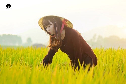 Ngoài sở thích chụp ảnh, cô gái thường xuyên tham gia vào các hoạt động văn nghệ, diễn xuất của đoàn trường. Ngoài sở thích chụp ảnh, cô gái thường xuyên tham gia vào các hoạt động văn nghệ, diễn xuất của đoàn trường.