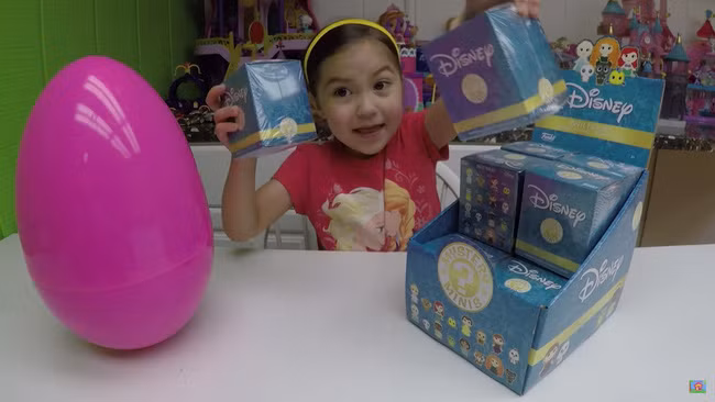 Những nhóc tì nổi như cồn trên YouTube - Ảnh 5.