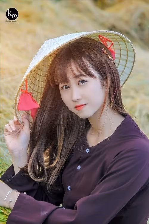 Bộ ảnh của cô nàng gần đây nhận được sự quan tâm đặc biệt của giới trẻ, cô nhanh chóng nổi tiếng với cái tên "thiếu nữ thôn quê".