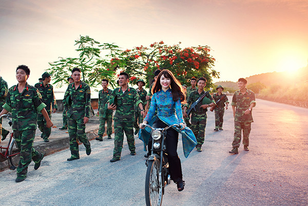 Ảnh “Hậu duệ mặt trời” phiên bản Việt hút ngàn lượt Like ảnh 3 Bức ảnh gây sốt trên mạng