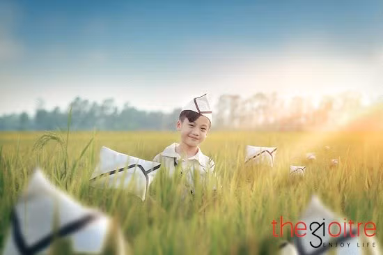 Không chỉ đơn thuần là bộ ảnh nghệ thuật, thông qua tác phẩm của mình, Đỗ Xuân Bút còn mong muốn: “Các bạn trẻ ngày nay thay vì cứ mãi dán mắt vào ti vi, máy tính thì nên dành thời gian đọc sách và tìm hiểu về văn học. Đặc biệt là những tác phẩm văn học hay, gắn liền với lịch sử dân tộc”. Không chỉ đơn thuần là bộ ảnh nghệ thuật, thông qua tác phẩm của mình, Đỗ Xuân Bút còn mong muốn: “Các bạn trẻ ngày nay thay vì cứ mãi dán mắt vào ti vi, máy tính thì nên dành thời gian đọc sách và tìm hiểu về văn học. Đặc biệt là những tác phẩm văn học hay, gắn liền với lịch sử dân tộc”.