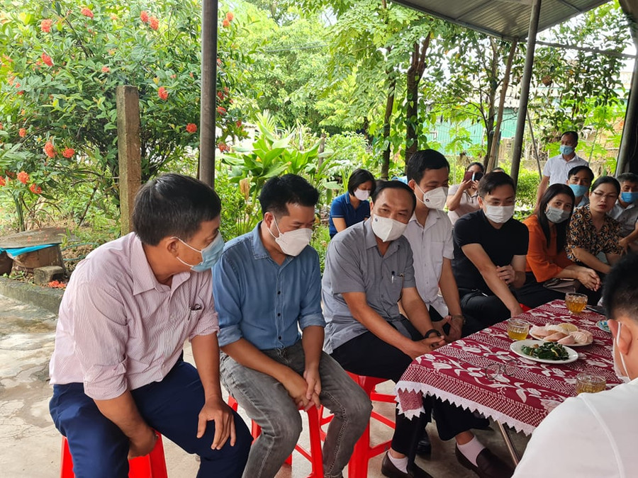 Buổi lễ khởi công có sự góp mặt của lãnh đạo cấp tỉnh, huyện và người dân địa phương. Đây là niềm vui, sự khích lệ lớn đối với Báo GD&amp;TĐ cũng như gia đình em Lê Xuân Nam.