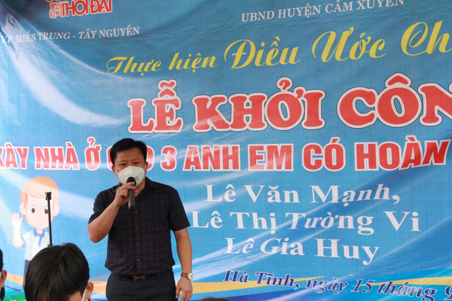 Thay mặt chính quyền địa phương và gia đình, ông Phạm Hoàng Anh - Phó chủ tịch UBND huyện Cẩm Xuyên bày tỏ: “Đây là món quà vô cùng ý nghĩa với gia đình các cháu. Chúng tôi xin gửi lời cảm ơn đến các nhà hảo tâm và báo GD&amp;TĐ đã quan tâm hỗ trợ, giúp các cháu có được một ngôi nhà kiên cố”.