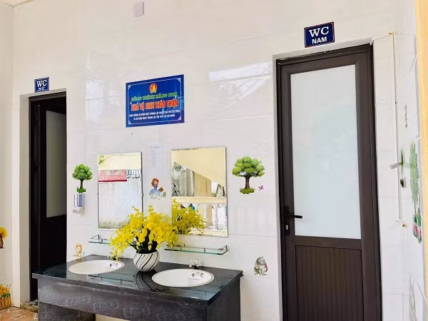 Nhà vệ sinh sạch, đẹp, thân thiện tại Trường tiểu học Bắc Hà, TP Hà Tĩnh.