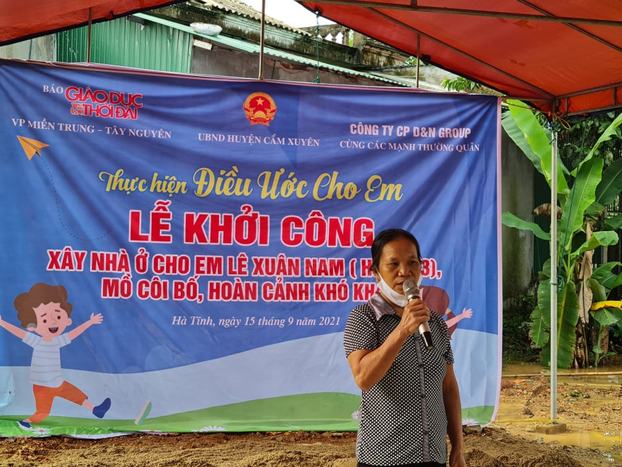 Bà Phan Thị Vân (dì em Nam) xúc động chia sẻ: Ước mơ có căn nhà kiên cố để ở đối với cháu Nam sẽ là điều rất khó, vậy mà giấc mơ đó nay đã thành hiện thực. Cảm ơn Quý báo, chính quyền địa phương, các nhà hảo tâm giúp sức, hỗ trợ.