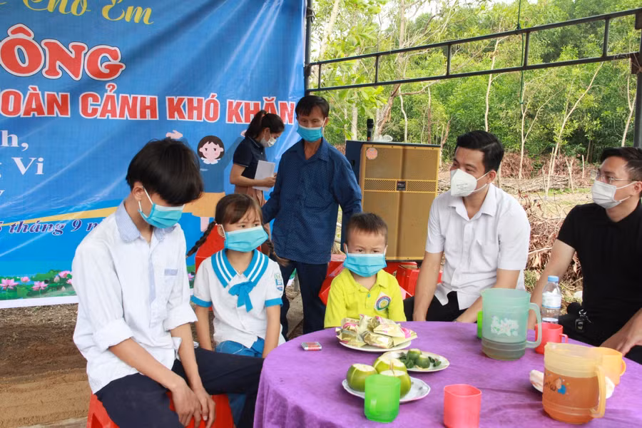 Lễ khởi công xây nhà nhân ái cho các học sinh có hoàn cảnh khó khăn nhằm thực hiện chỉ đạo của Phó thủ tướng Vũ Đức Đam và Chương trình "Điều ước cho em" của Bộ GD&amp;ĐT.