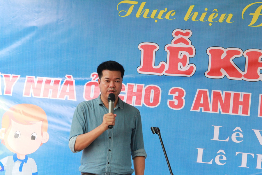 Nhà báo Nguyễn Văn Dũng -Trưởng đại diện Văn phòng GD&amp;TĐ khu vực Miền Trung - Tây Nguyên chia sẻ tại lễ khởi công nhà nhân ái tại huyện Cẩm Xuyên.