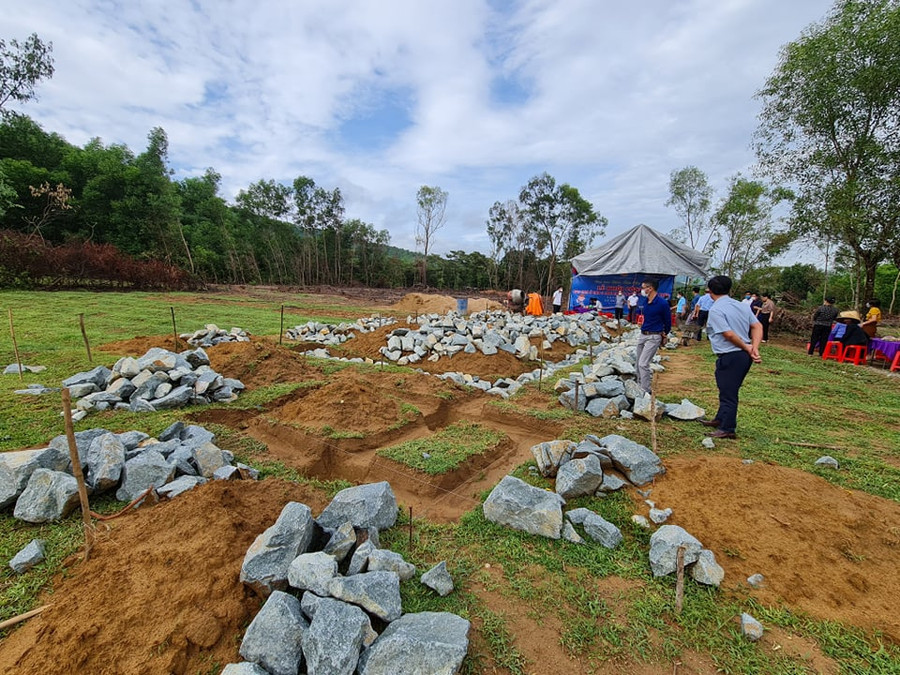 Theo đó, mỗi căn nhà có giá trị trên 180 triệu đồng, được xây dựng kiên cố 3 phòng ngủ, công trình vệ sinh...
