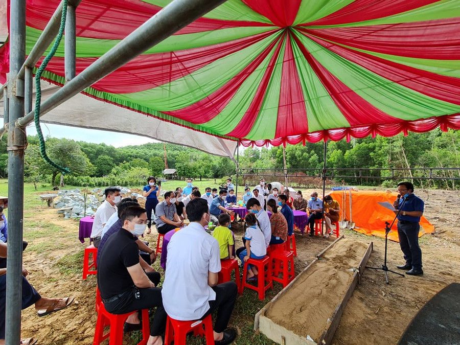 Căn nhà của 3 em Mạnh, Huy, Vy được xây dựng trên khu đất vườn khá rộng của gia đình.