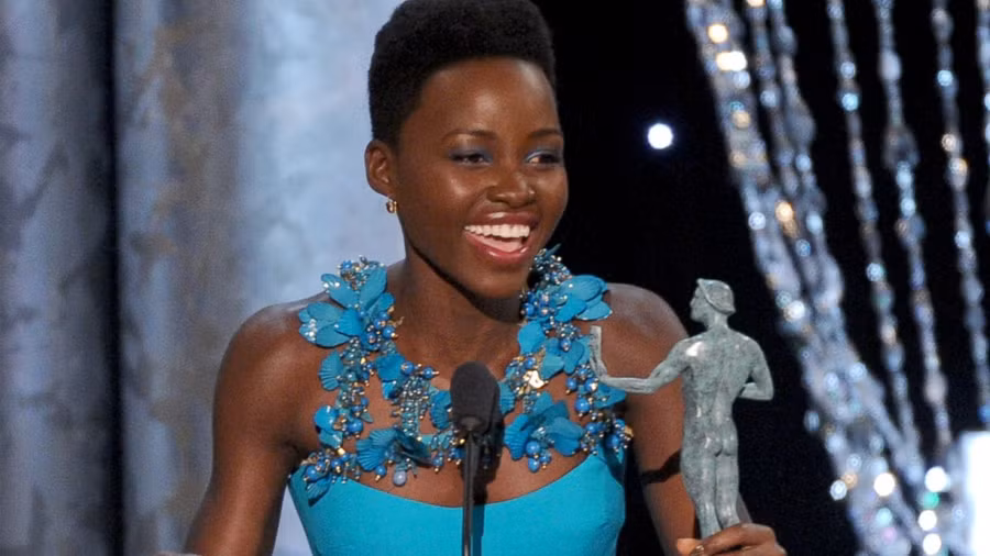 Lupita Nyong’o viên ngọc đen tỏa sáng nhờ tài năng và phong cách.