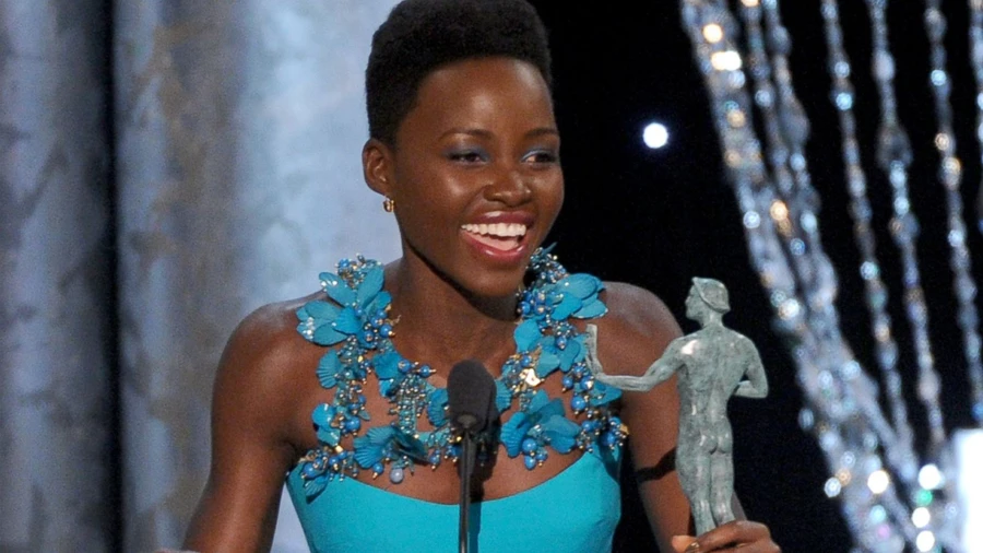 Lupita Nyong’o viên ngọc đen tỏa sáng nhờ tài năng và phong cách.