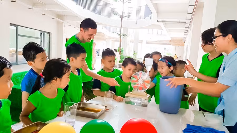 Khám phá máy phát điện mini chạy bằng năng lượng nước trong Water Day - Ngày Hội Nước SenTia.