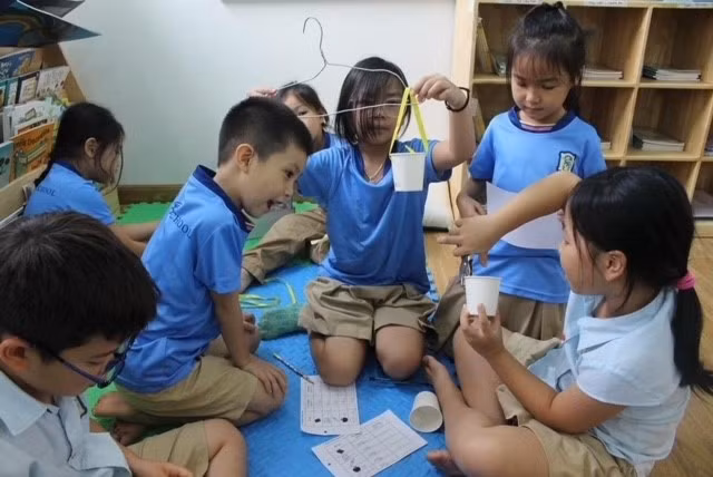 Chế tạo chiếc cân để ... cân voi khi học giờ Toán về đo lường trọng lượng.