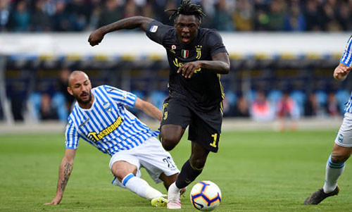 Kean (áo đen) tiếp tục khai hoả trong màu áo Juventus